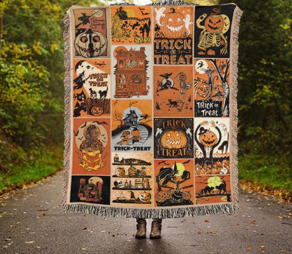 Main 01 Vintage Pumpkin Spooky Season Halloween Woven Throw Blanket, Jack O' Lantern Wall Tapestry, Halloween Watching Movie Blanket, Home Decor Image 1