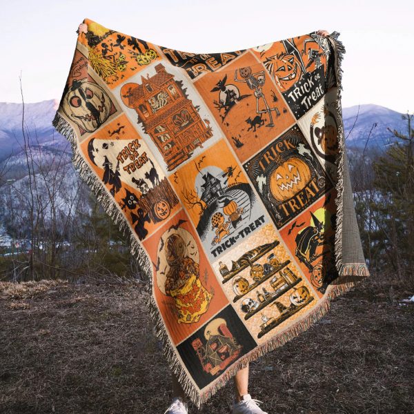 Main 02 Vintage Pumpkin Spooky Season Halloween Woven Throw Blanket, Jack O' Lantern Wall Tapestry, Halloween Watching Movie Blanket, Home Decor Image 2
